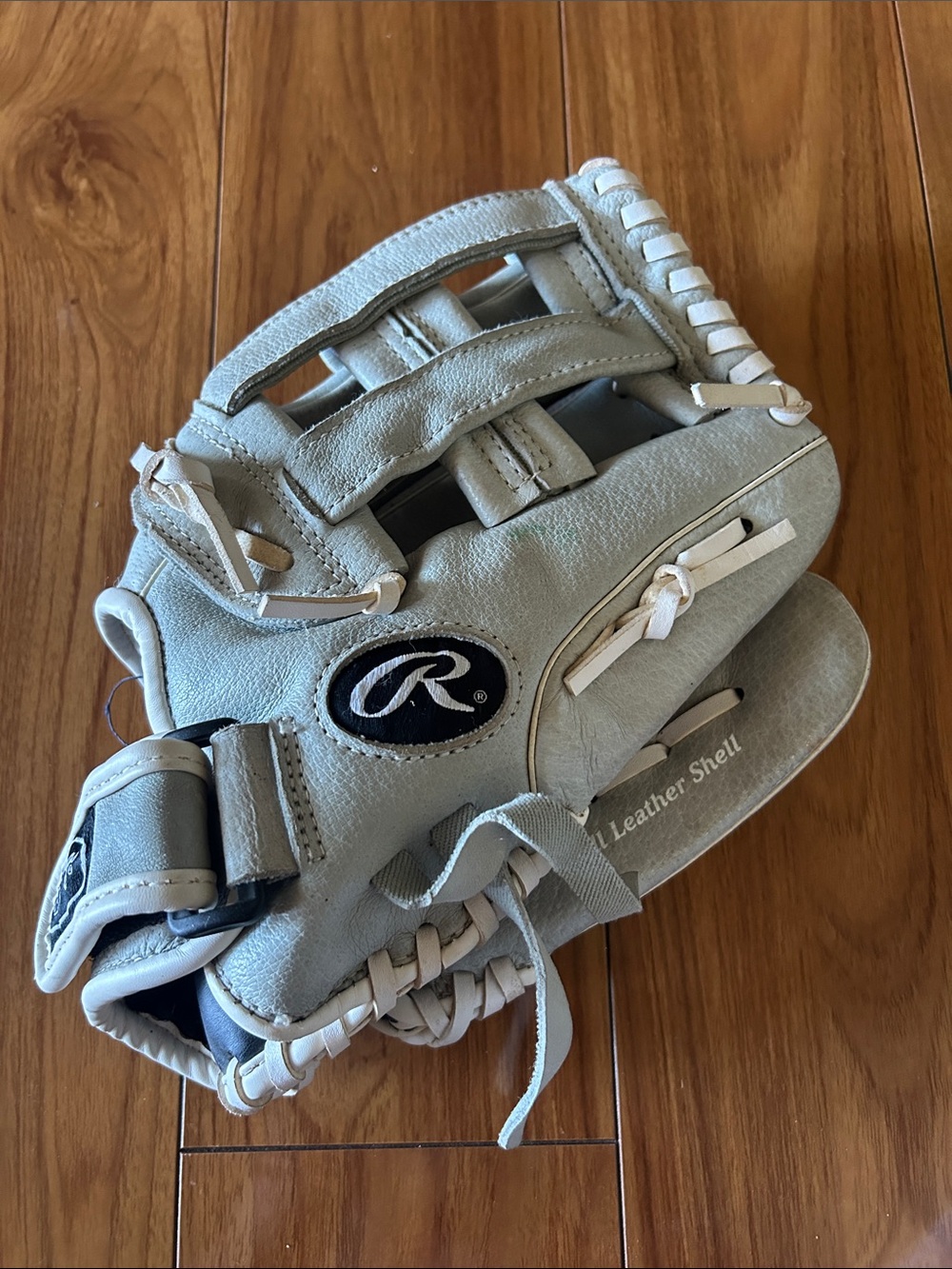 Rawlings Gray and White Leather Baseball Glove - Right Hand